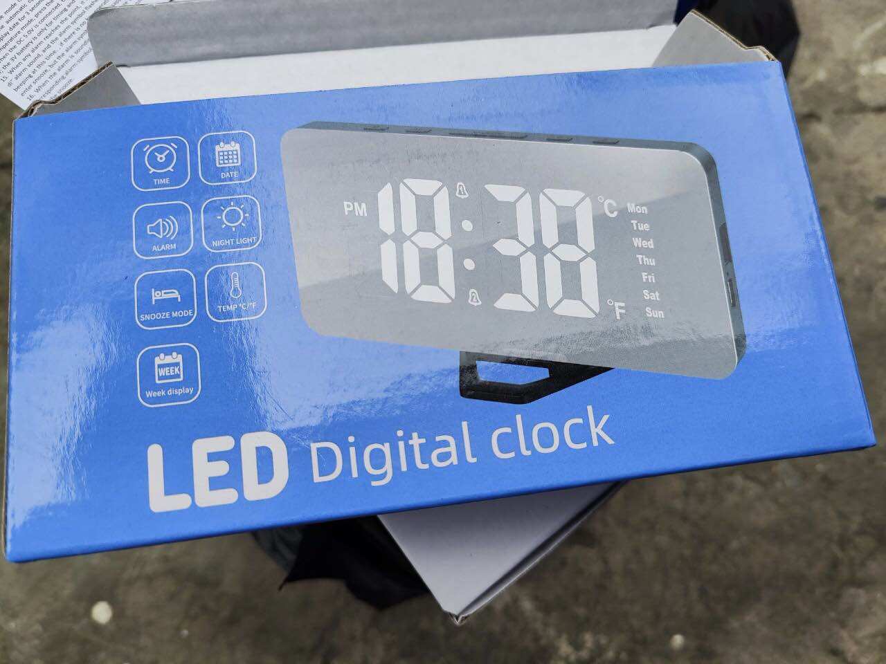 ĐỒNG HỒ LED ĐỂ BÀN 8226