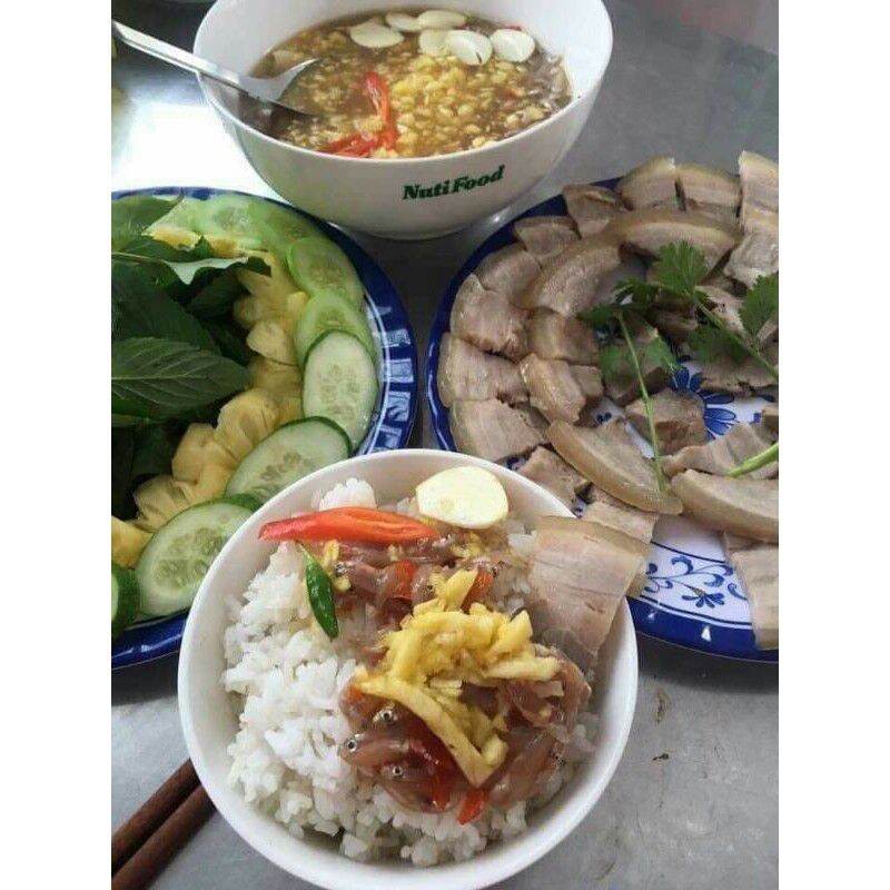 2 Chai Mắm Cái Cá Cơm Nguyên Con Gia Vị Sẵn ( Loại Chai 400gr)
