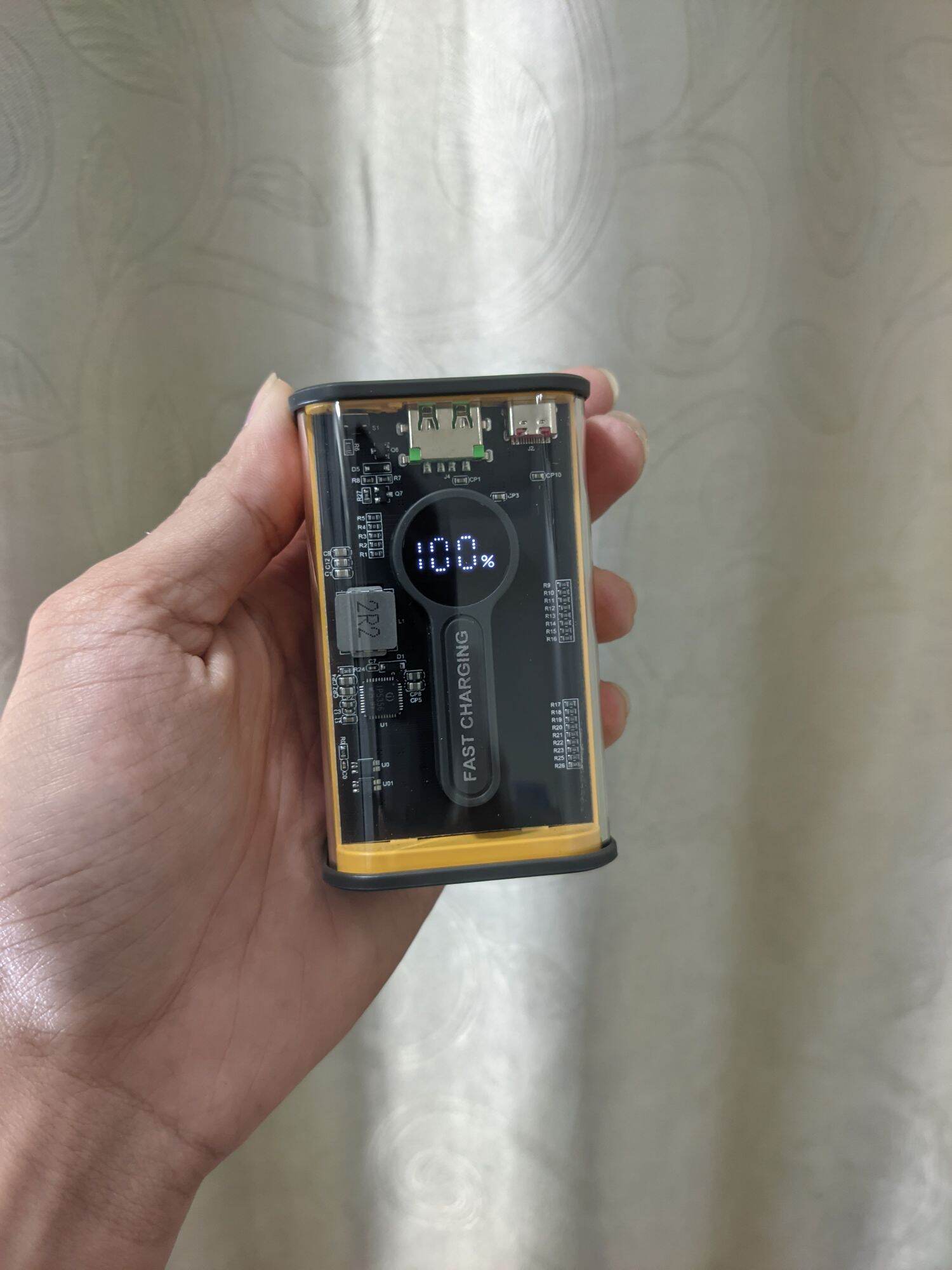 Sạc dự phòng 10.000mah - sạc dự phòng trong suốt b167