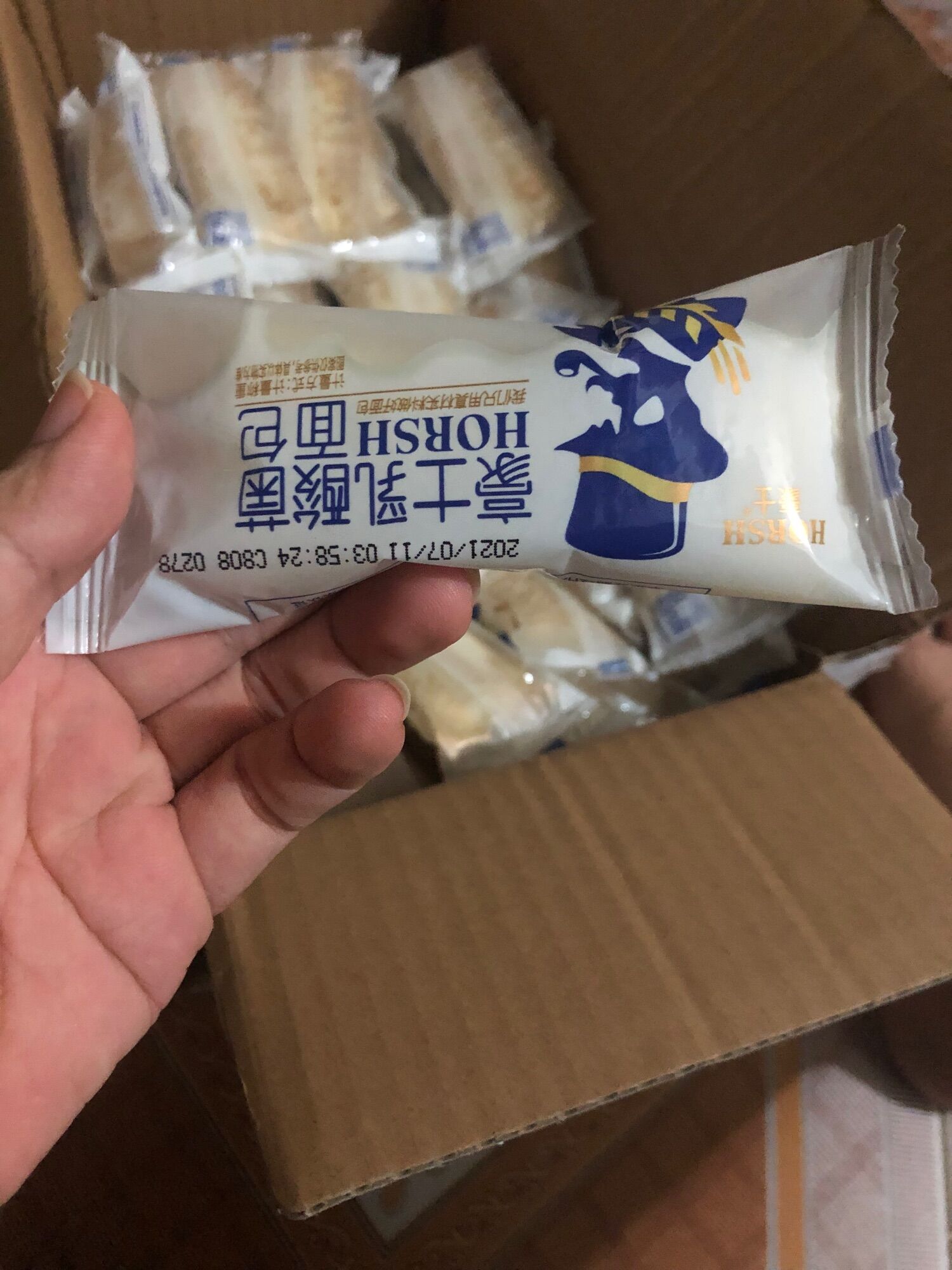 Thùng 2kg bánh sữa chua ông già date mới