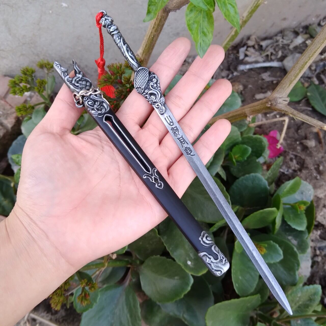 Mô Hình Du Long kiếm 22cm.