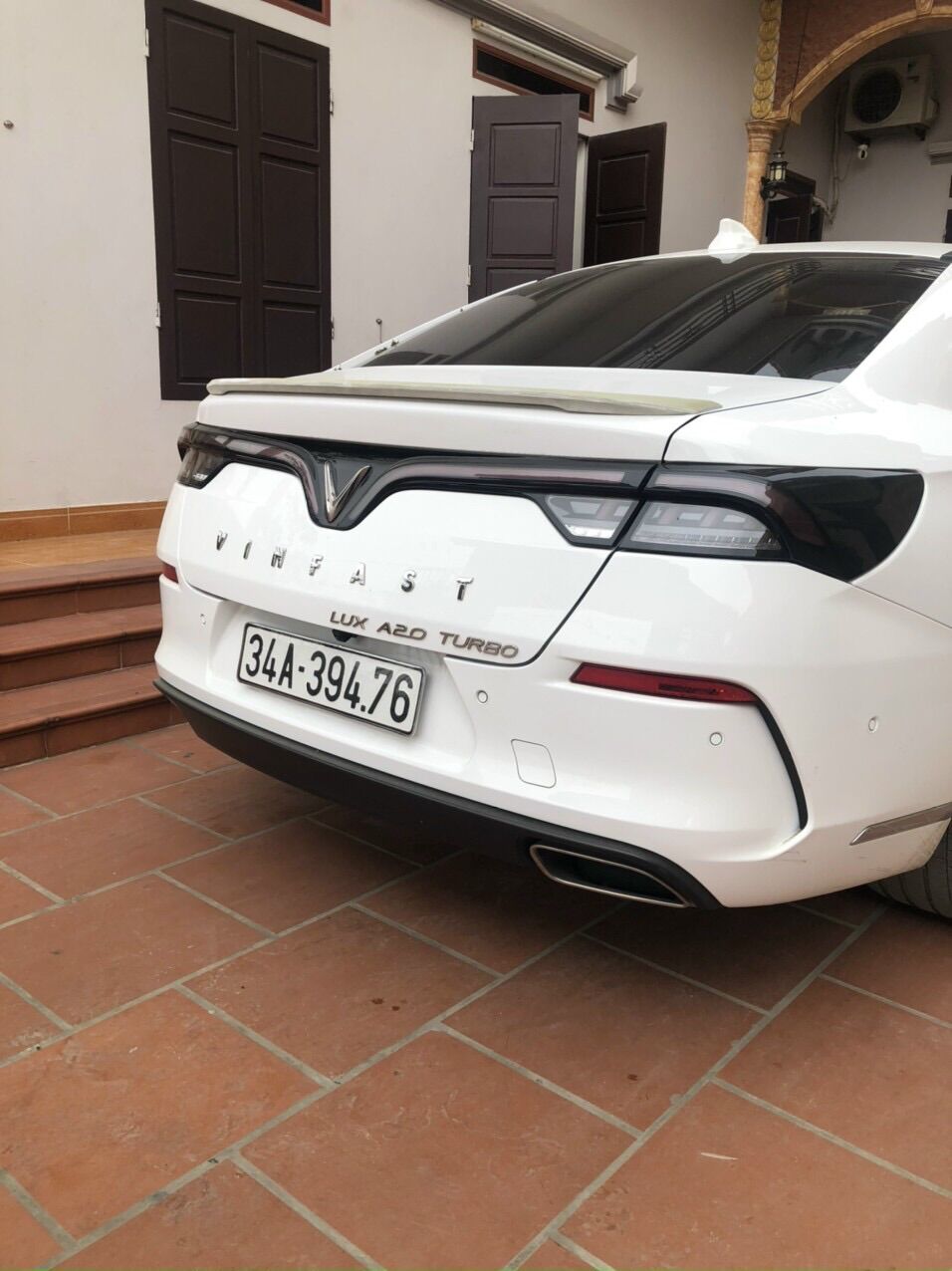 Đuôi gió liền cốp Vinfast Lux A