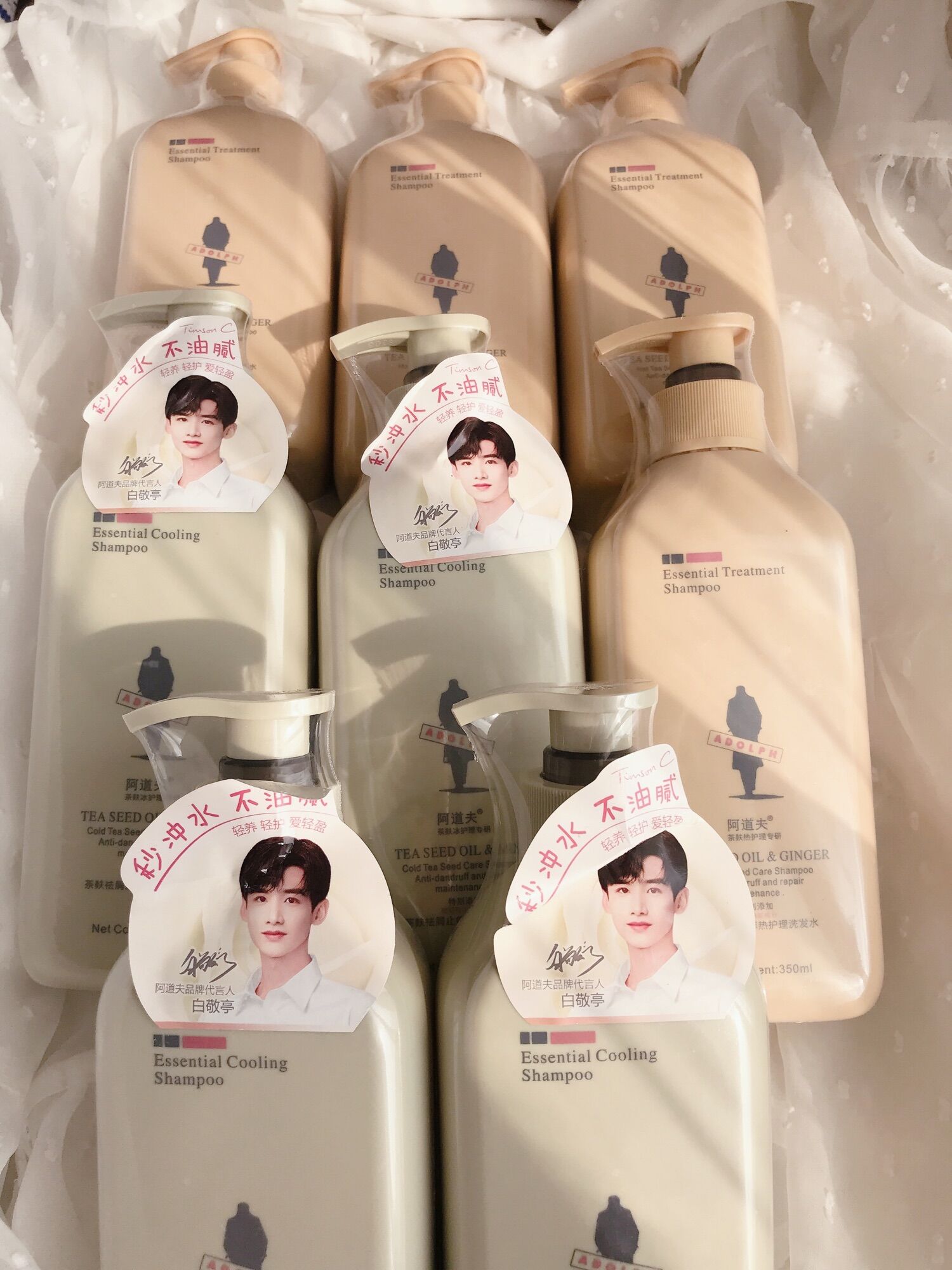 Dầu gội cho tóc gàu Adolph.