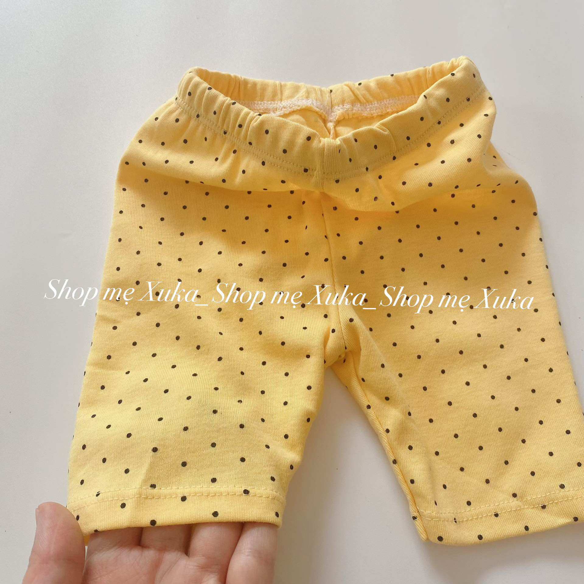 Bộ quần lửng bé gái hình gấu chấm bi