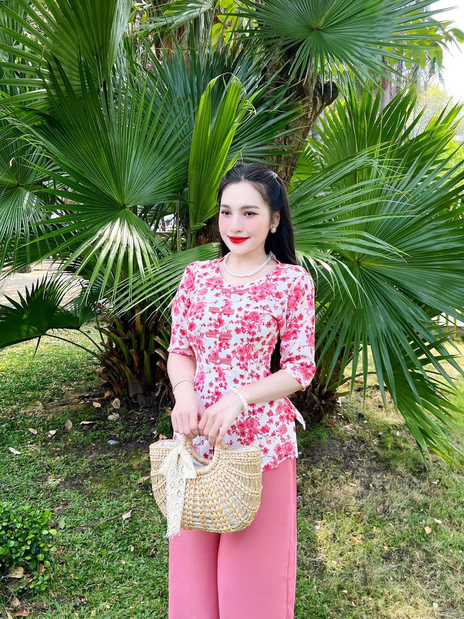 Bộ bà ba cổ tim tay lỡ nút vải