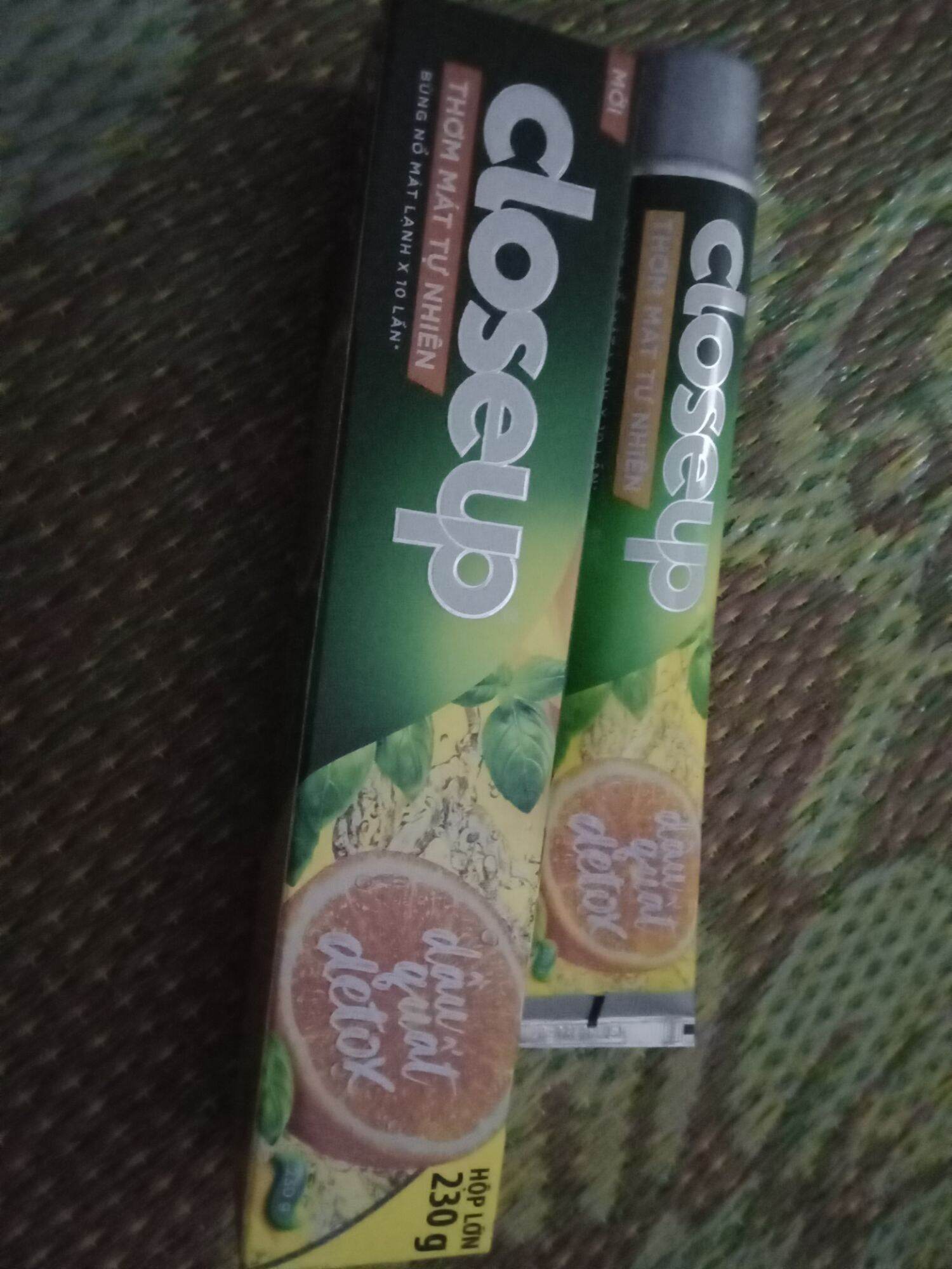 Mẫu ngẫu nhiên kem đánh răng closeup ps