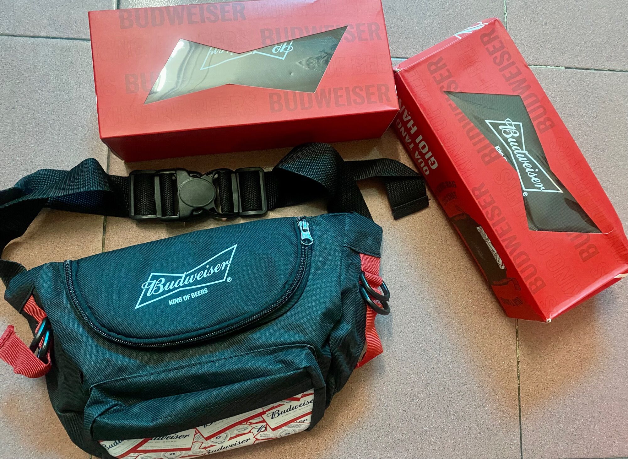 (Sale) Túi bao tử budweser full hộp mới 100%
