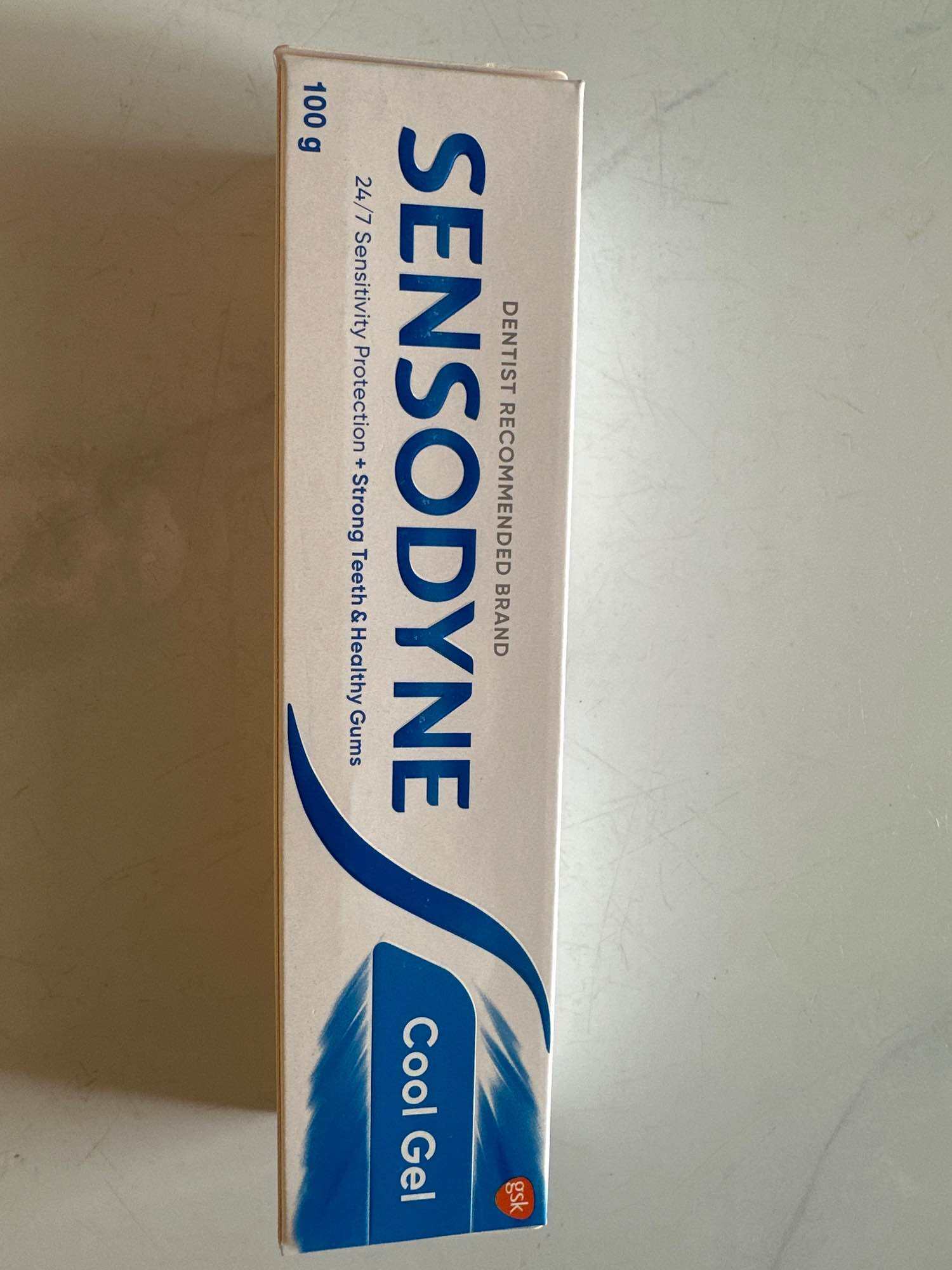 Kem đánh răng SENSODYNE