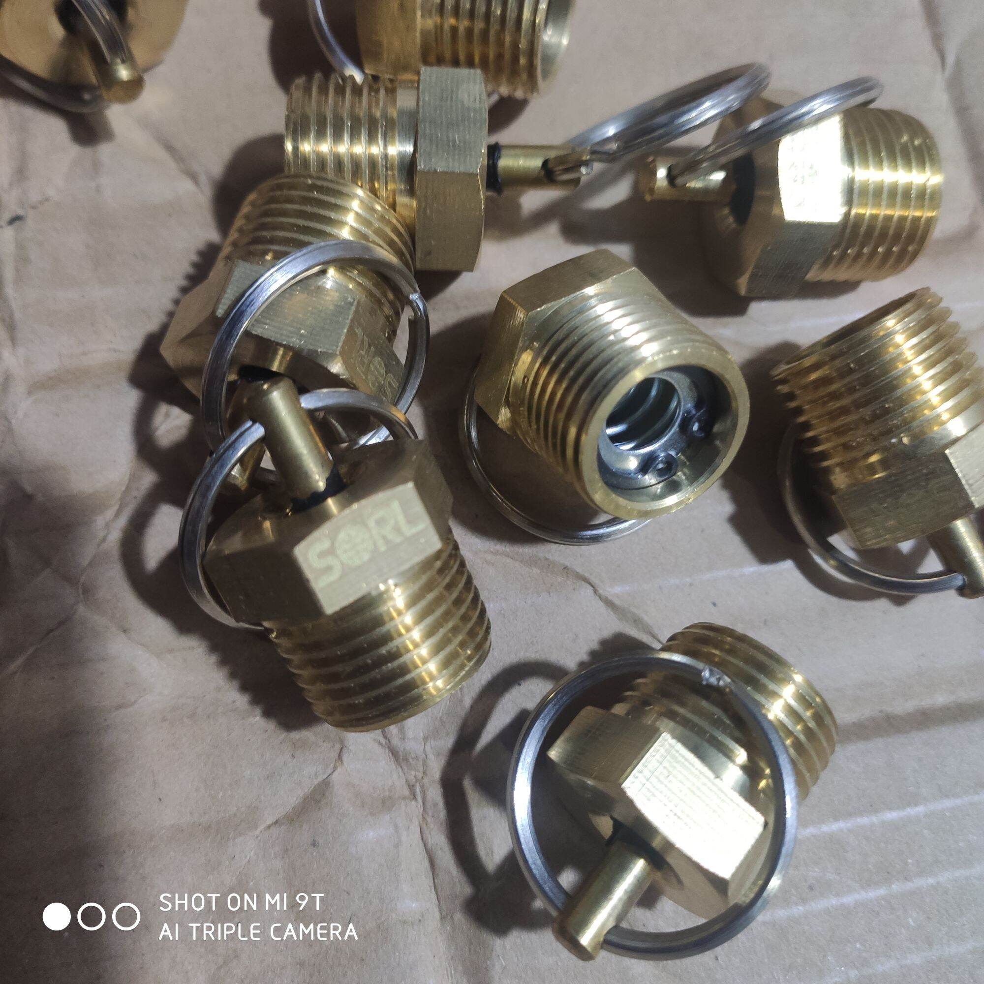Combo 10c. van xả bình hơi xe tải đồng sịn ren 21, núm xả nước, núm xả bình hơi xe tải ren 21. vie parts