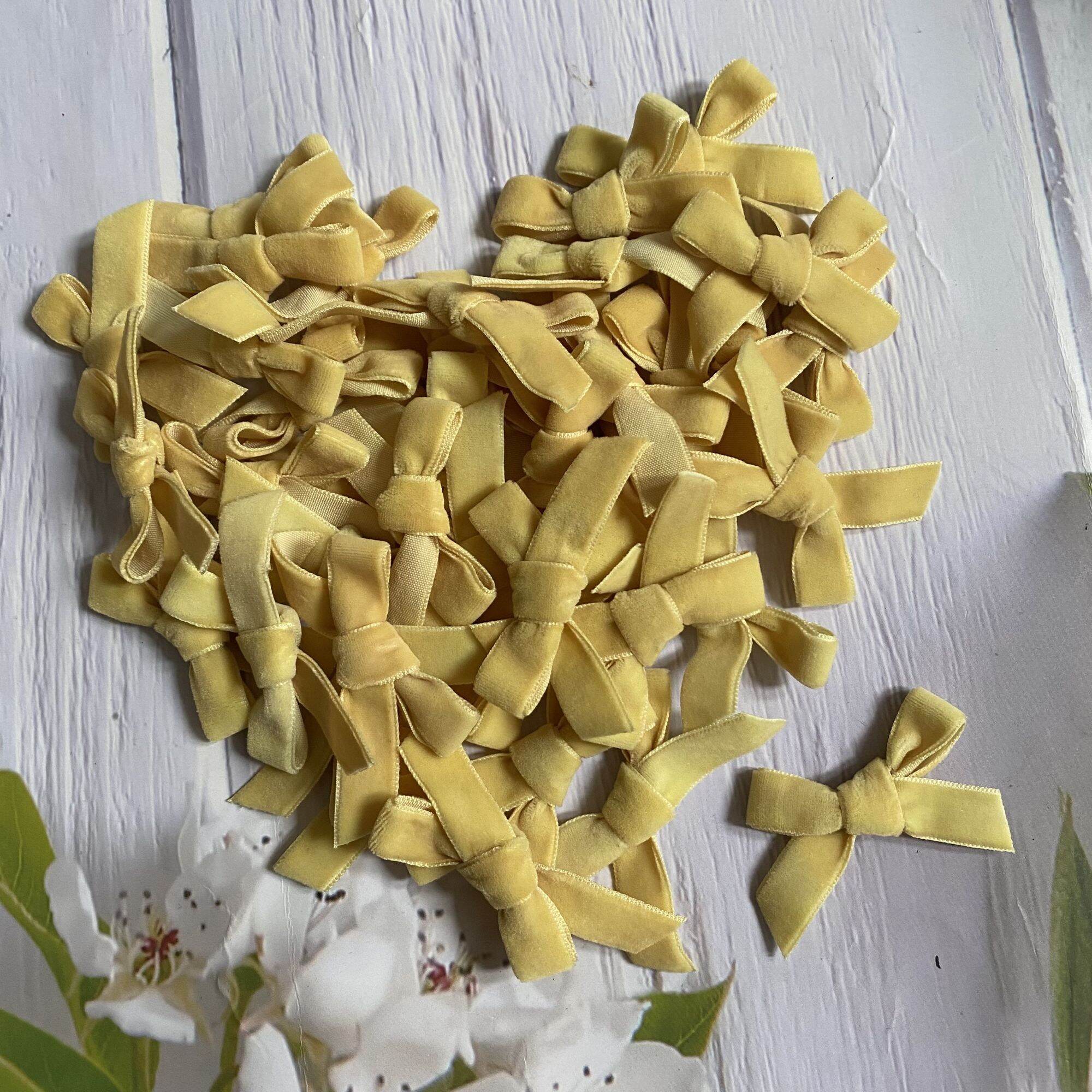(20 NƠ ) NƠ NHUNG TRANG TRÍ THỦ CÔNG , BẢN  RỘNG 1CM.
