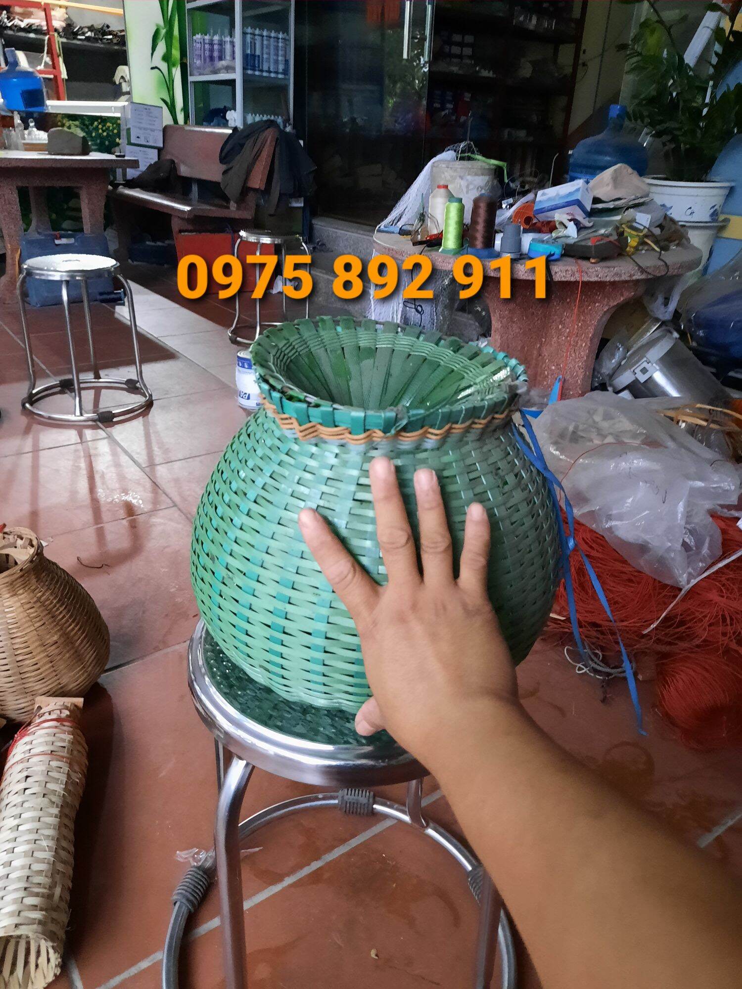 dỏ đựng tôm cua cá , đi biểu diễn nghệ thuật