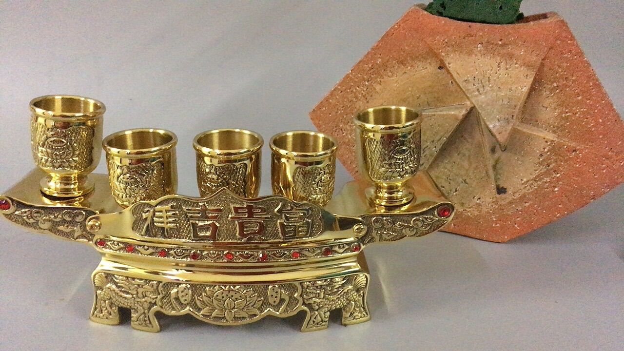 Bộ khay 5 chén bằng đồng vàng - ly chén bằng đồng nguyên chất, khay nước thờ. Đồ thờ cúng bằng đồng