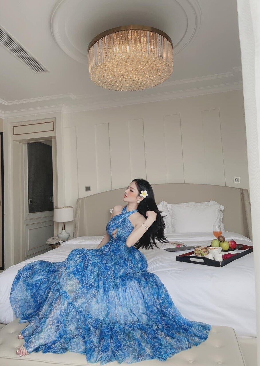 ĐẦM MAXI. Đầm maxi voan chéo cổ hoạ tiết hoa lá. Đâm voan chéo cổ hở lưng. Đầm đi biển có lót