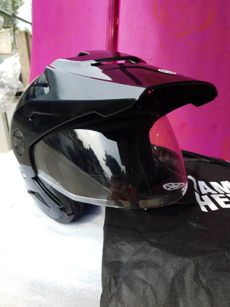 Nón yamaha xịn chất lượng cực tôt,kiểu dáng độc đáo,hàng hiếm. có trầy xước