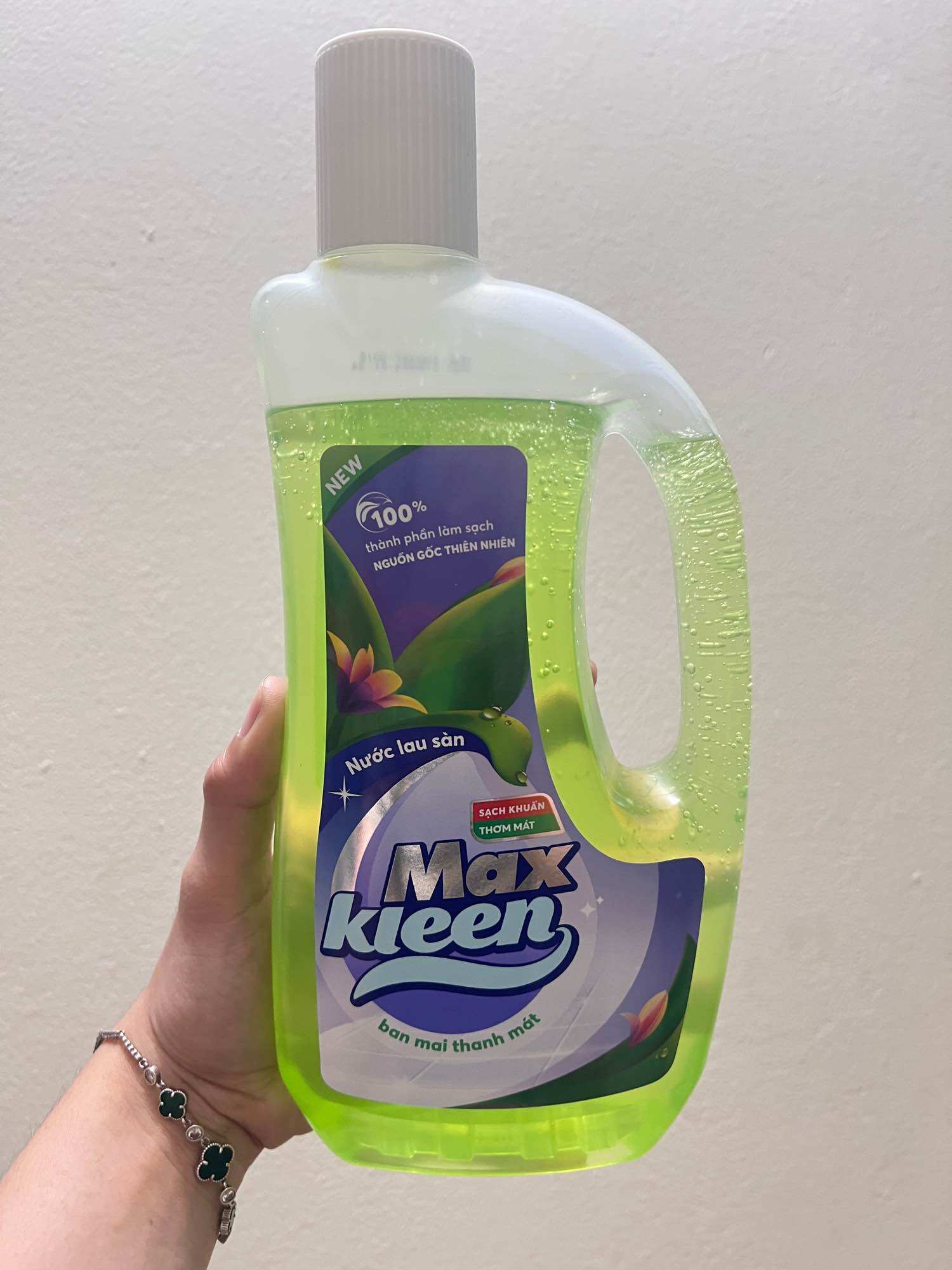 Max Kleen nước rửa chén mới 100% chiết xuất thiên nhiên, hiệu quả làm sạch mạnh mẽ, an toàn cho da, dung tích lớn, tiện lợi sử dụng hàng ngày.