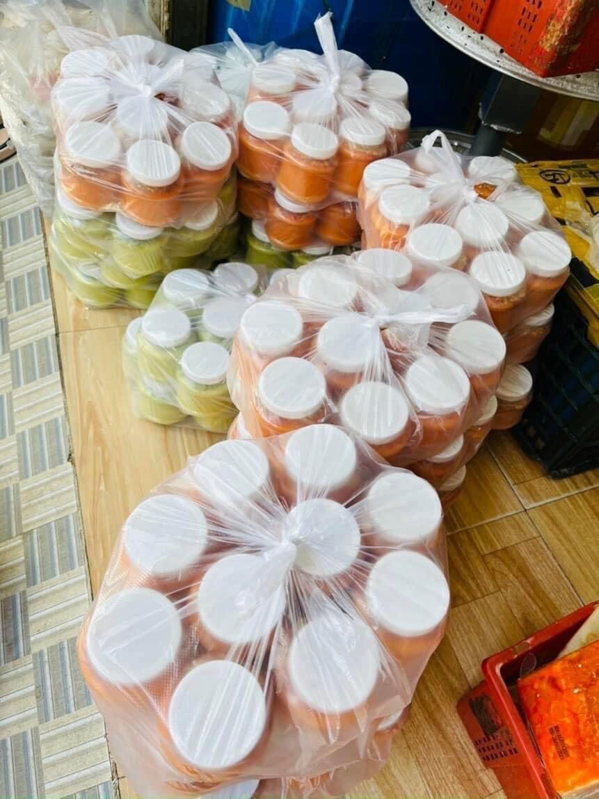 Muối châm hải sản - món ngon tròn vị (2 hủ muối đỏ, muối xanh)
