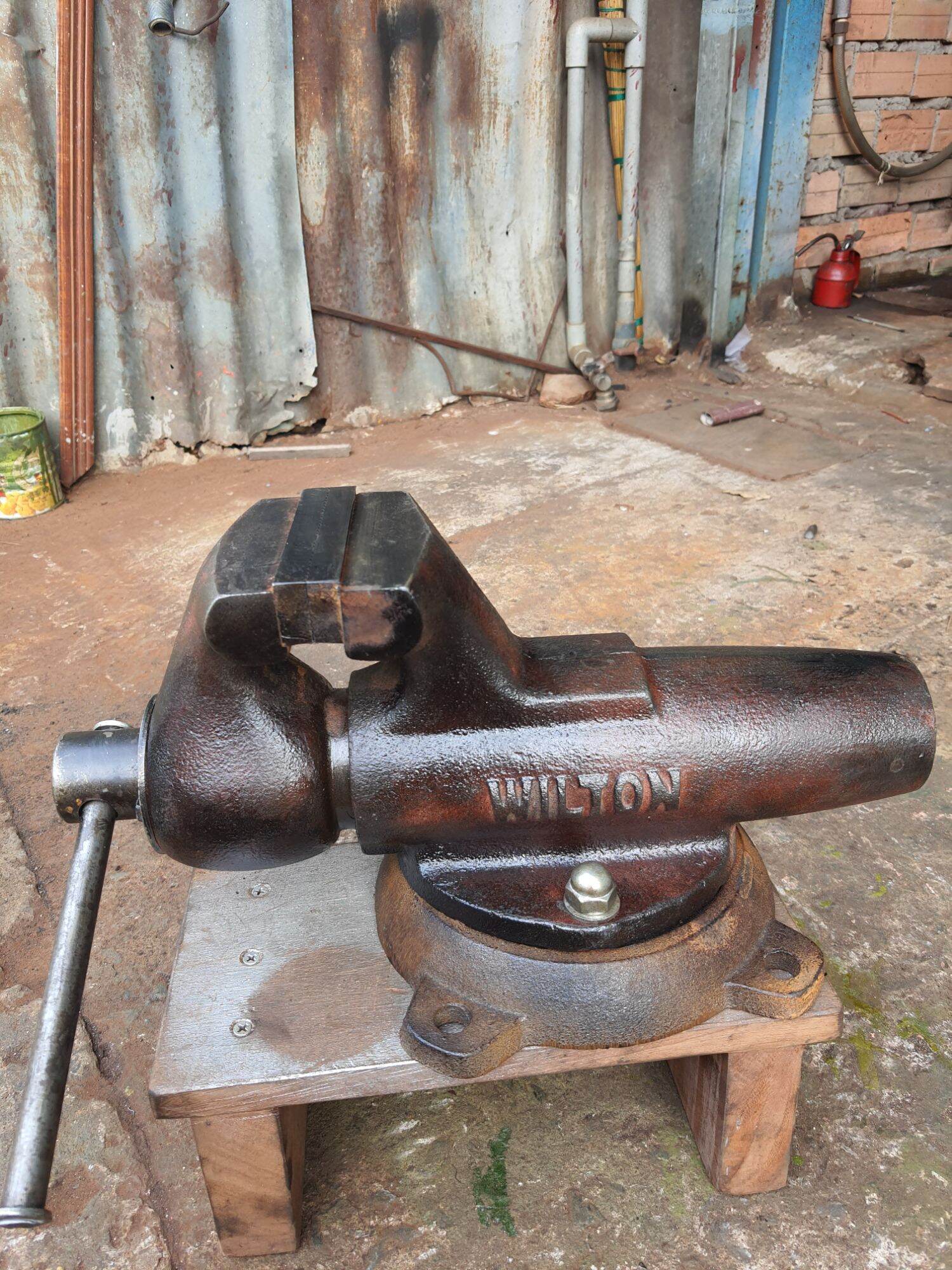 Eto hiệu WILTON ích thước như hình nặng 17kg ko rơ lắc hoạt động nhẹ nhàng êm