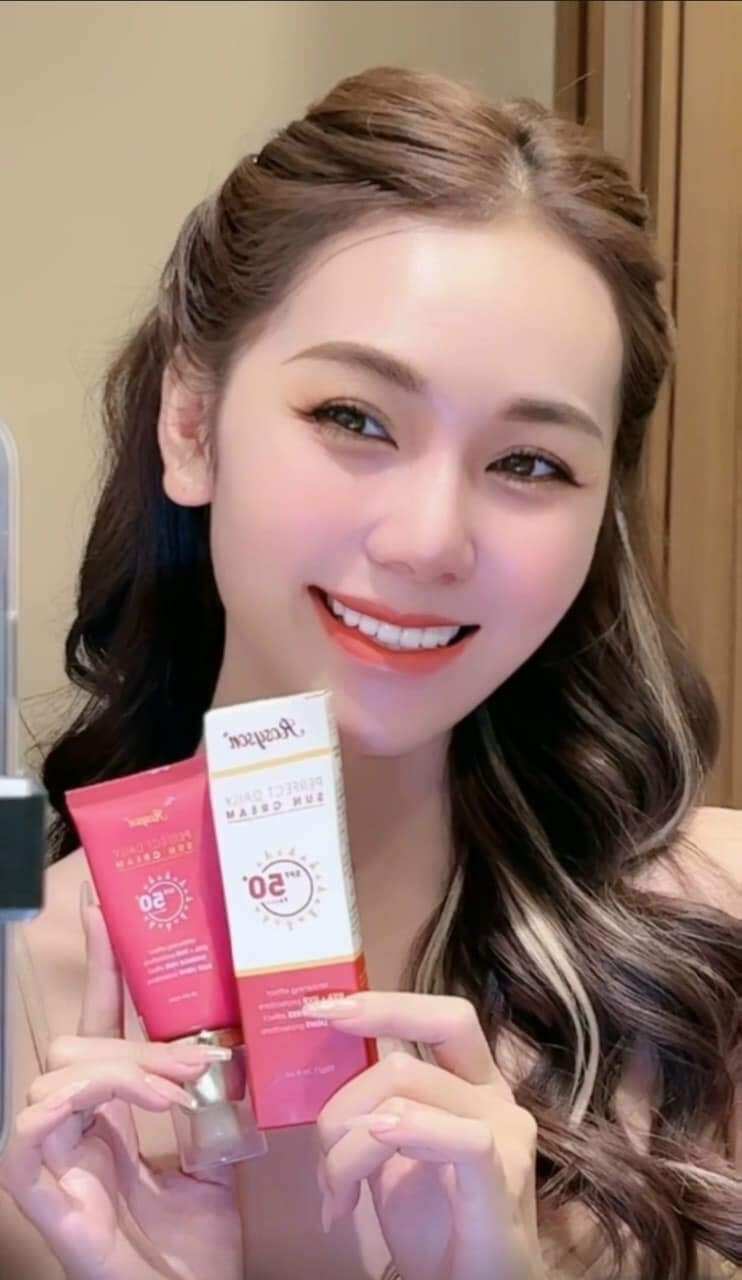 Kem chống nắng kiềm dầu nâng tone Rosyson