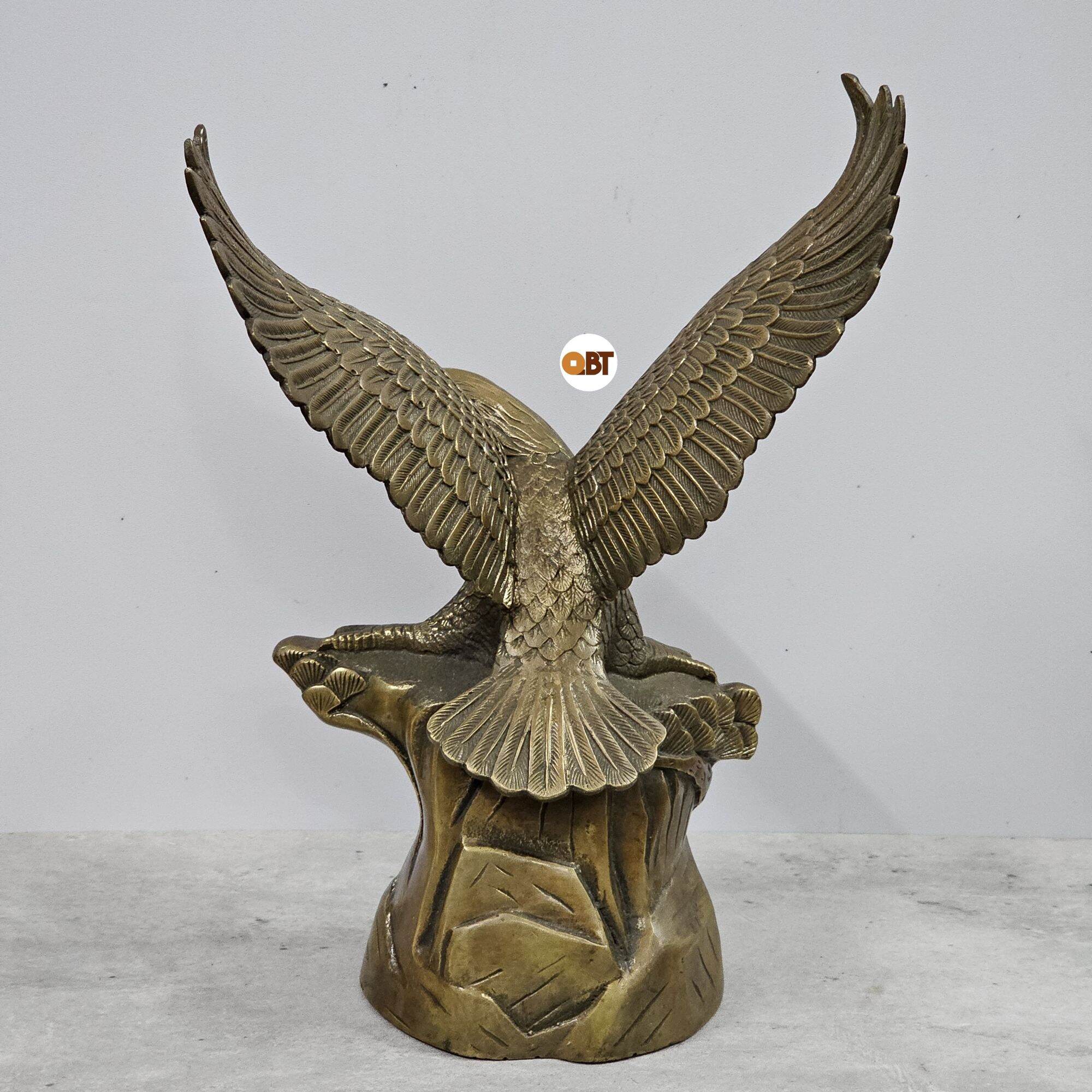 Chim đại bàng bằng đồng phong thuỷ