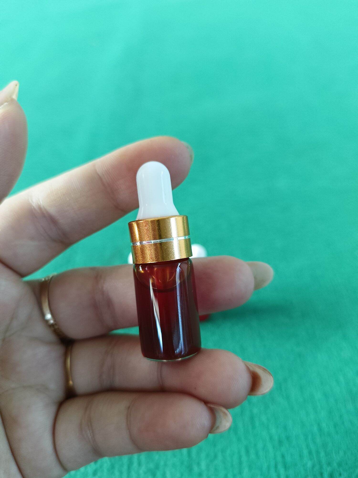 Lọ 3cc nhỏ đỏ tăng lực trước đá cho gà