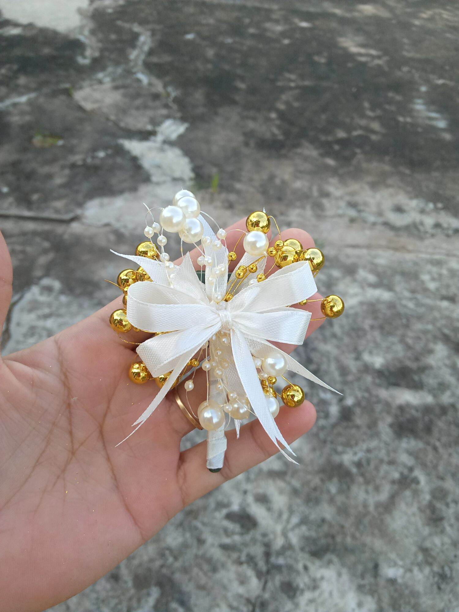 hoa cam tay cô dâu hạt ngọc cườm