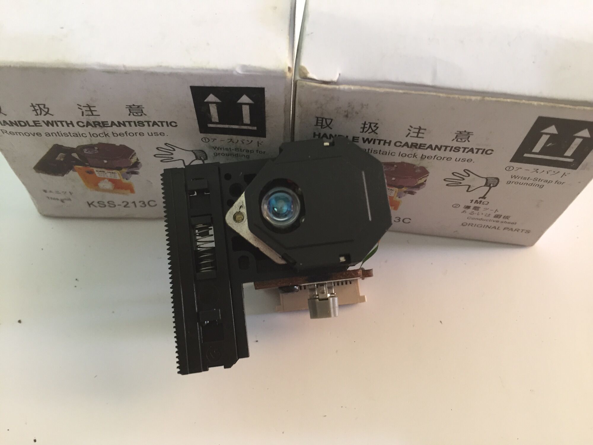 Mắt đầu đĩa cd sony 213