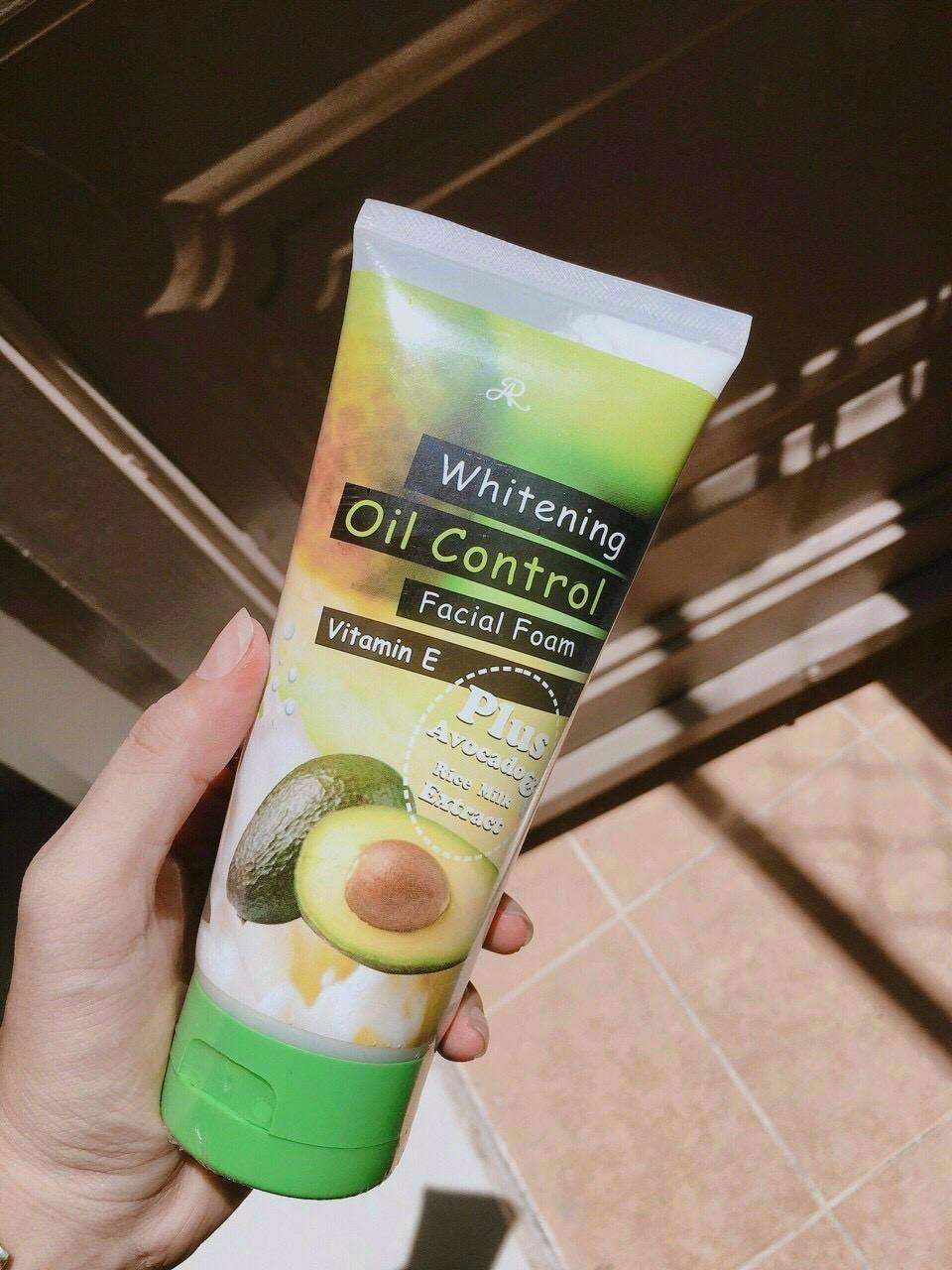 Sữa Rửa Mặt Bơ Aron Thái Lan 210g