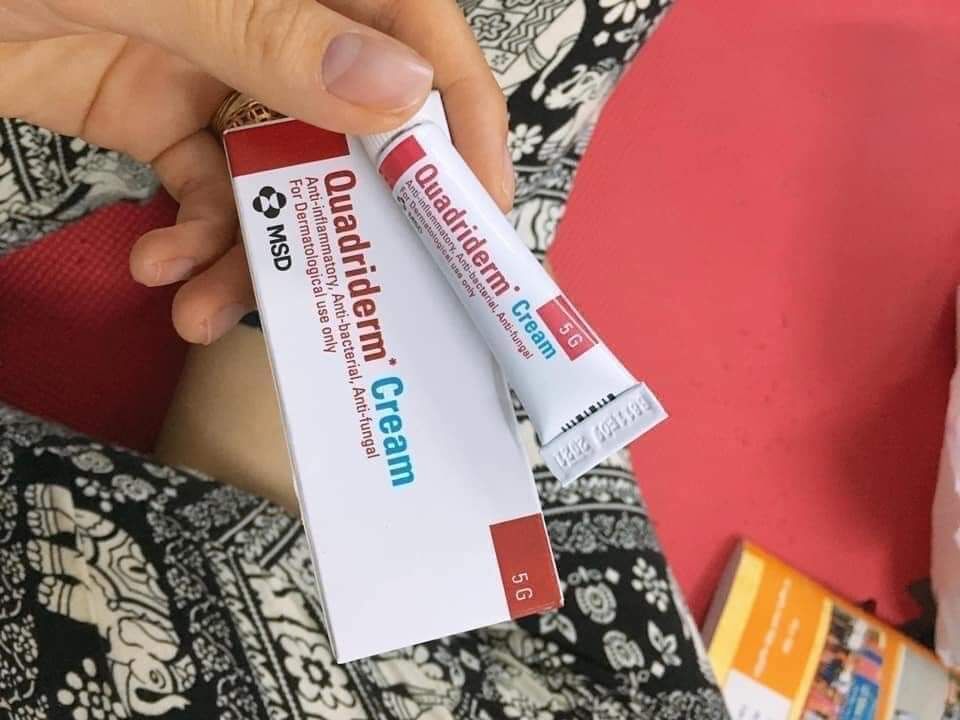 Kem bôi nứt nẻ chân tay quadriderm 5g thái lan