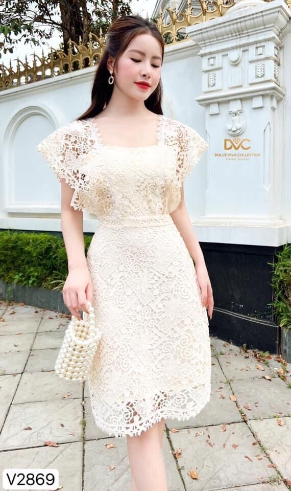 Váy ren kem cổ vuôn