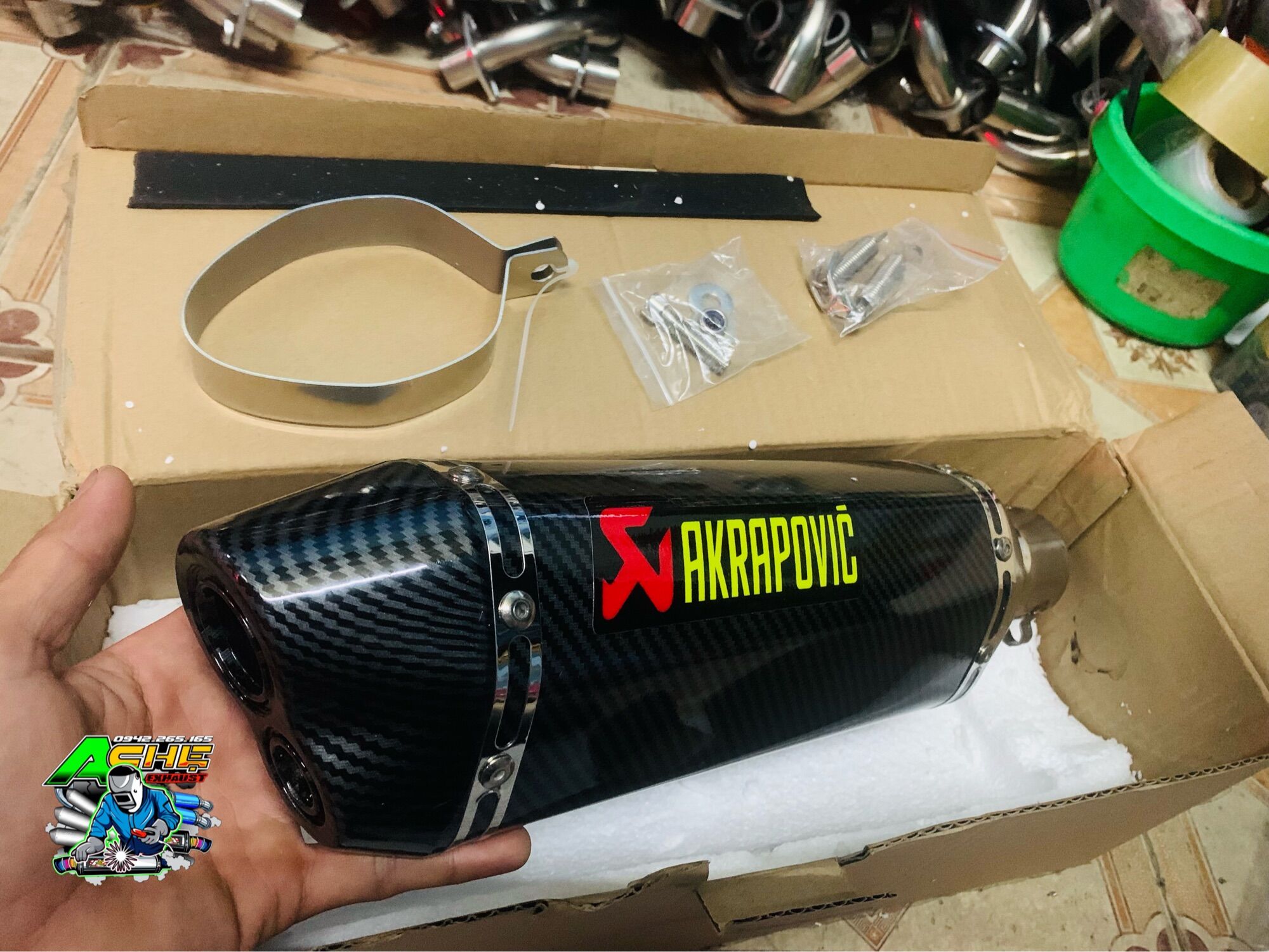 Lon Akapovic Lục Giác 2 Nồng Carbon Họng 51mm
