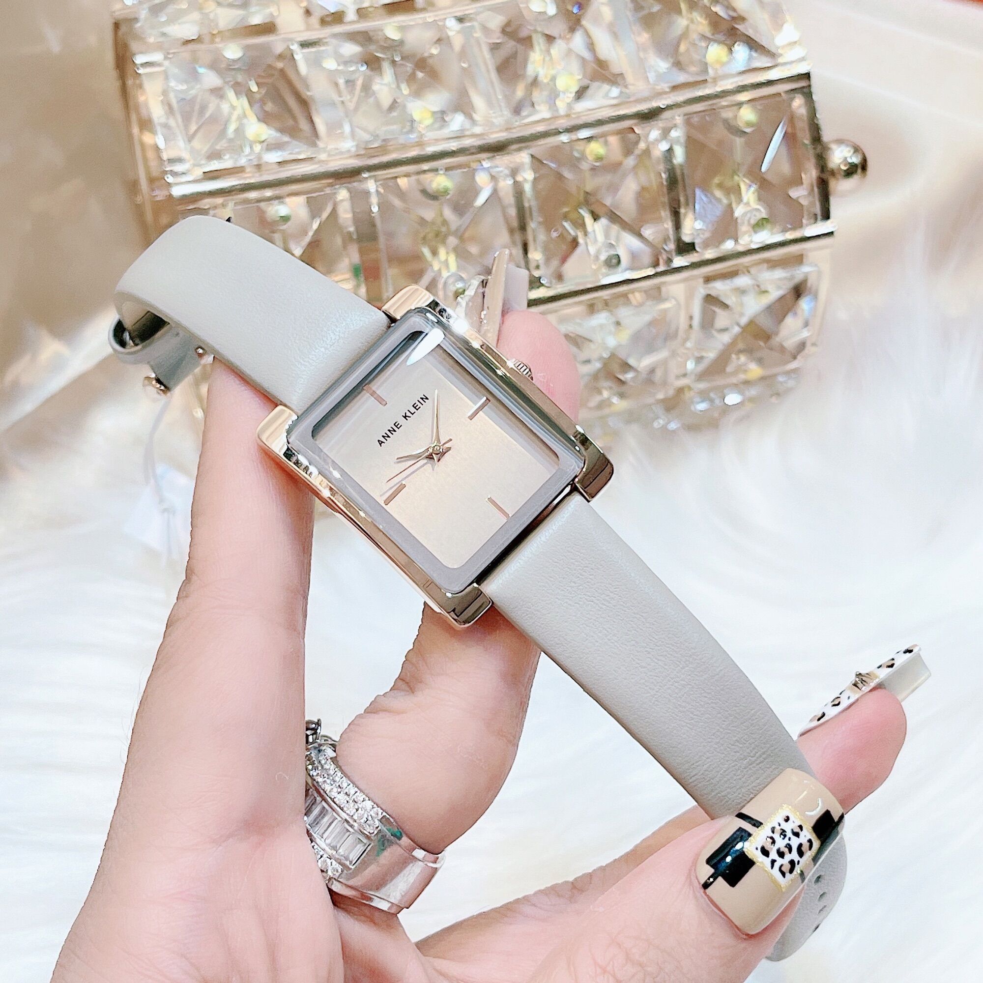 Đồng Hồ Nữ Anne Klein