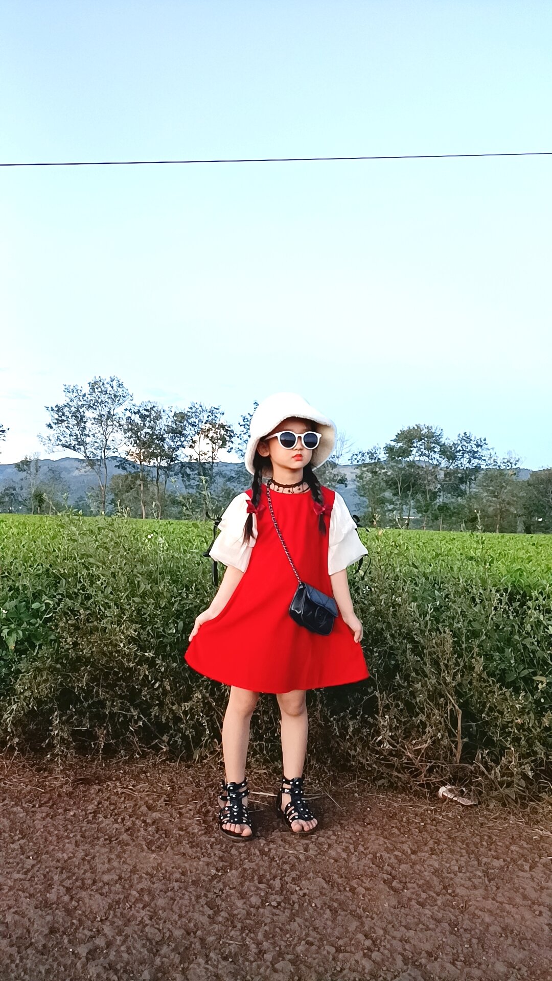 Váy nhung tiểu thư dễ thương cho bé gái