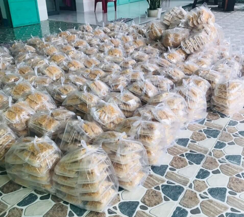 Cơm cháy lắc khô gà lá chanh