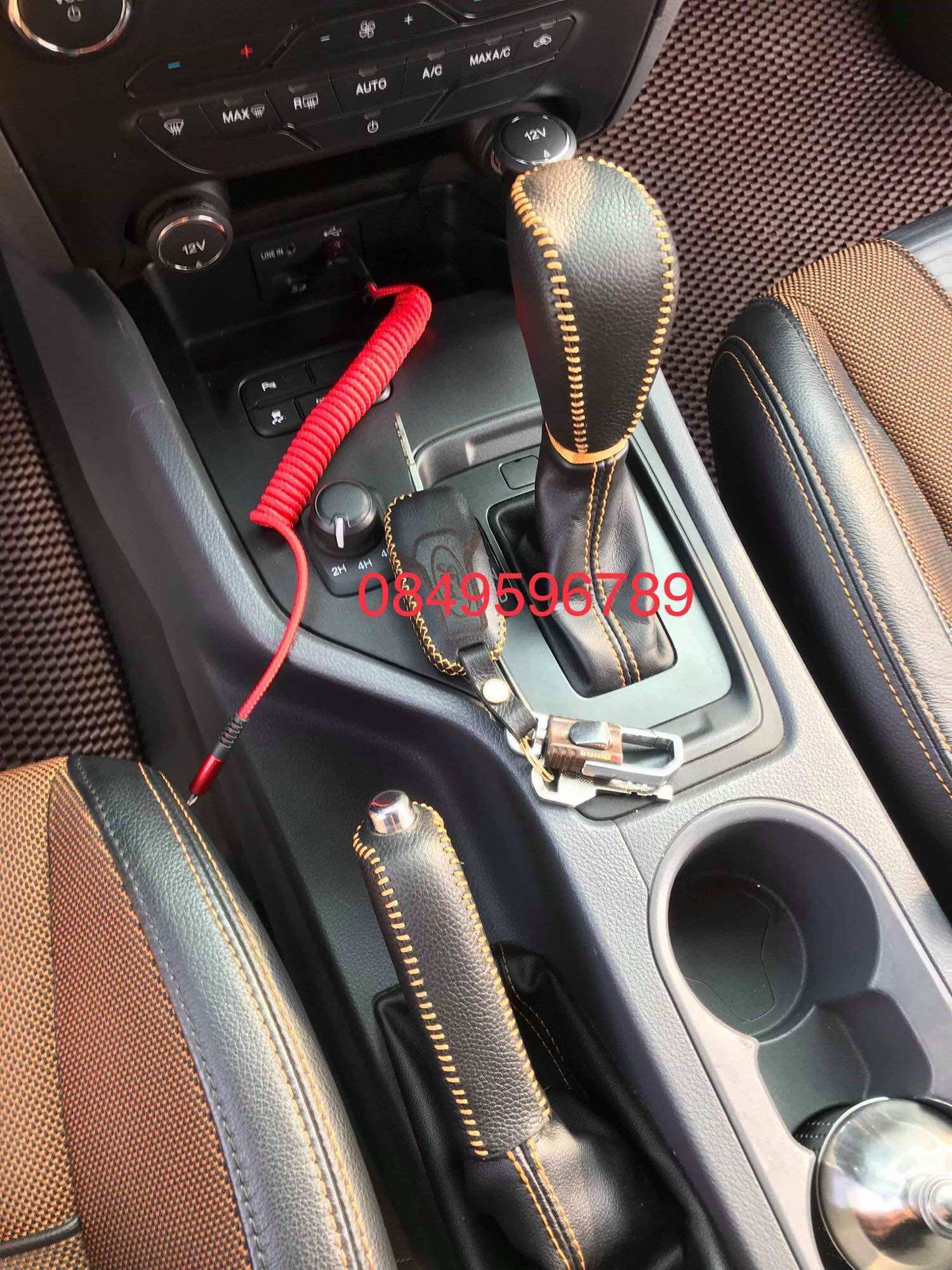 Bọc cần số Ford Ranger WT, XLS, XLT - AT 2014 - 2018