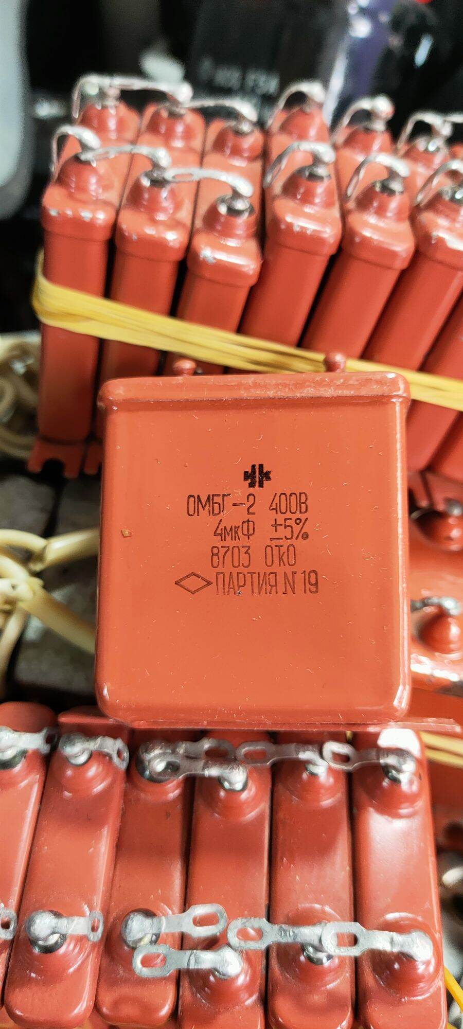 Tụ nga 4uf 400v