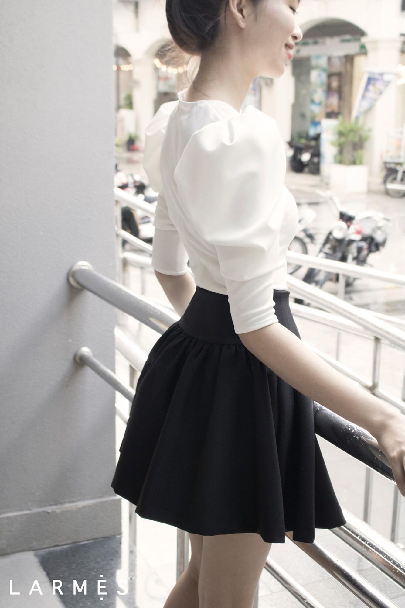 LARMES -  Áo Isabel Bodysuit tay phồng