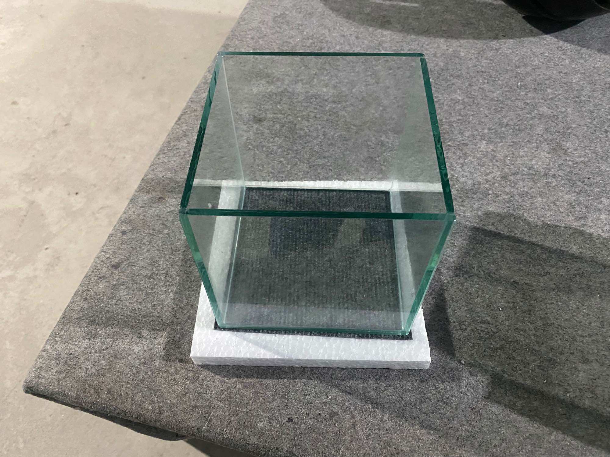 Hồ Cubic Hồ Cá Thuỷ Sinh Hồ Cá Mini Kính 5mm ( D14× R14×C14) + tặng kèm miếng lót đáy hồ
