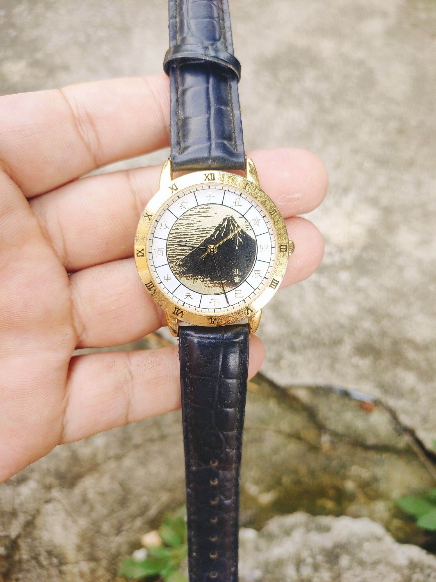 Đồng hồ nội đia nhật, size 38mm, dây da đẹp