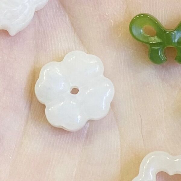 Charm hoa sen ngọc bích, cát tường, hồ điệp, nút thắt, đồng điếu, lu thống, lu khắc, nơ,... bạch ngọc