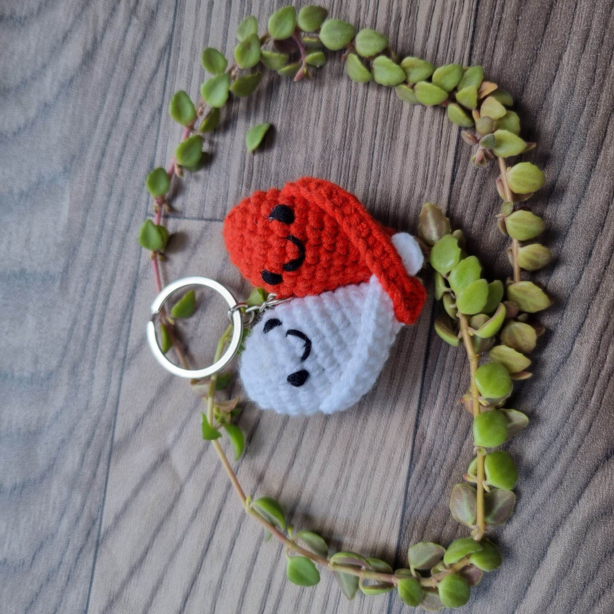 Móc khóa trái tim bằng len - handmade