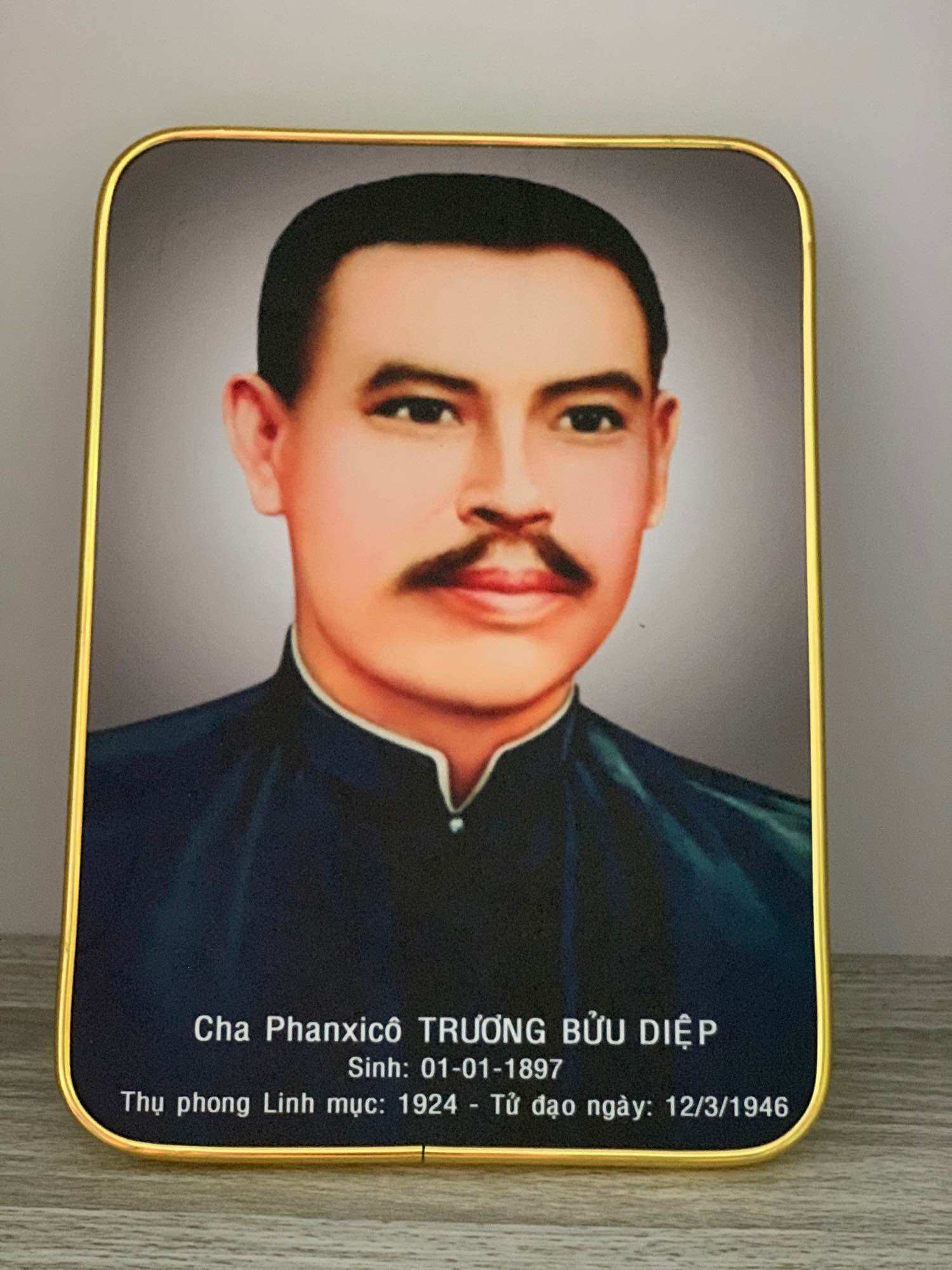 Khung Ảnh Công Giáo Để Bàn 15x21cm.
