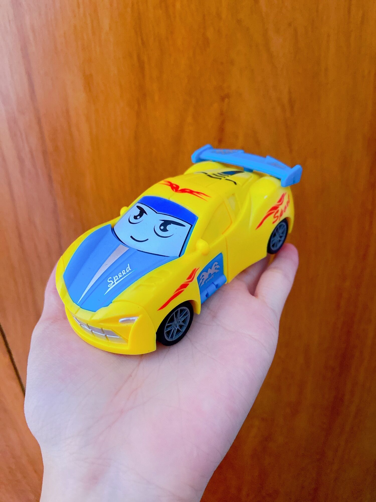 Xe đò chơi biến hình robot