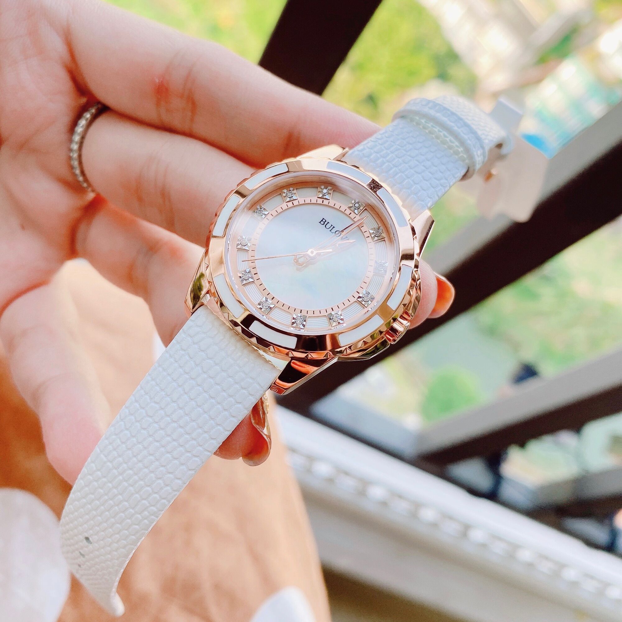 Đồng Hồ Nữ Bulova Diamiond 98P119