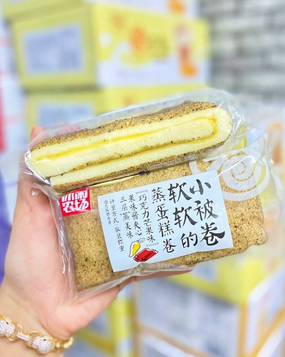 Bánh bông lan cuộn trà xanh/socola xoài 1 chiếc
