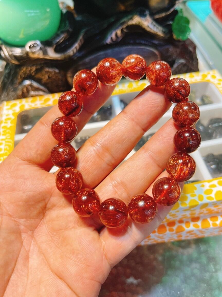 Chuỗi vòng tay hạt 10li đá thạch anh tóc đỏ vip tự nhiên - chất ngọc trong, nhiều tóc - kích hoạt tài lộc, phong địa vượng khí