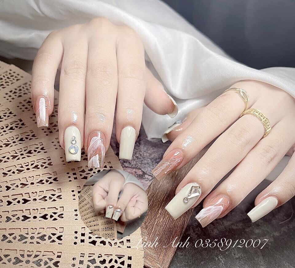 Nailbox màu trắng đính đá vẽ Vân đá - Tiệm có nhận làm nailbox theo yêu cầu