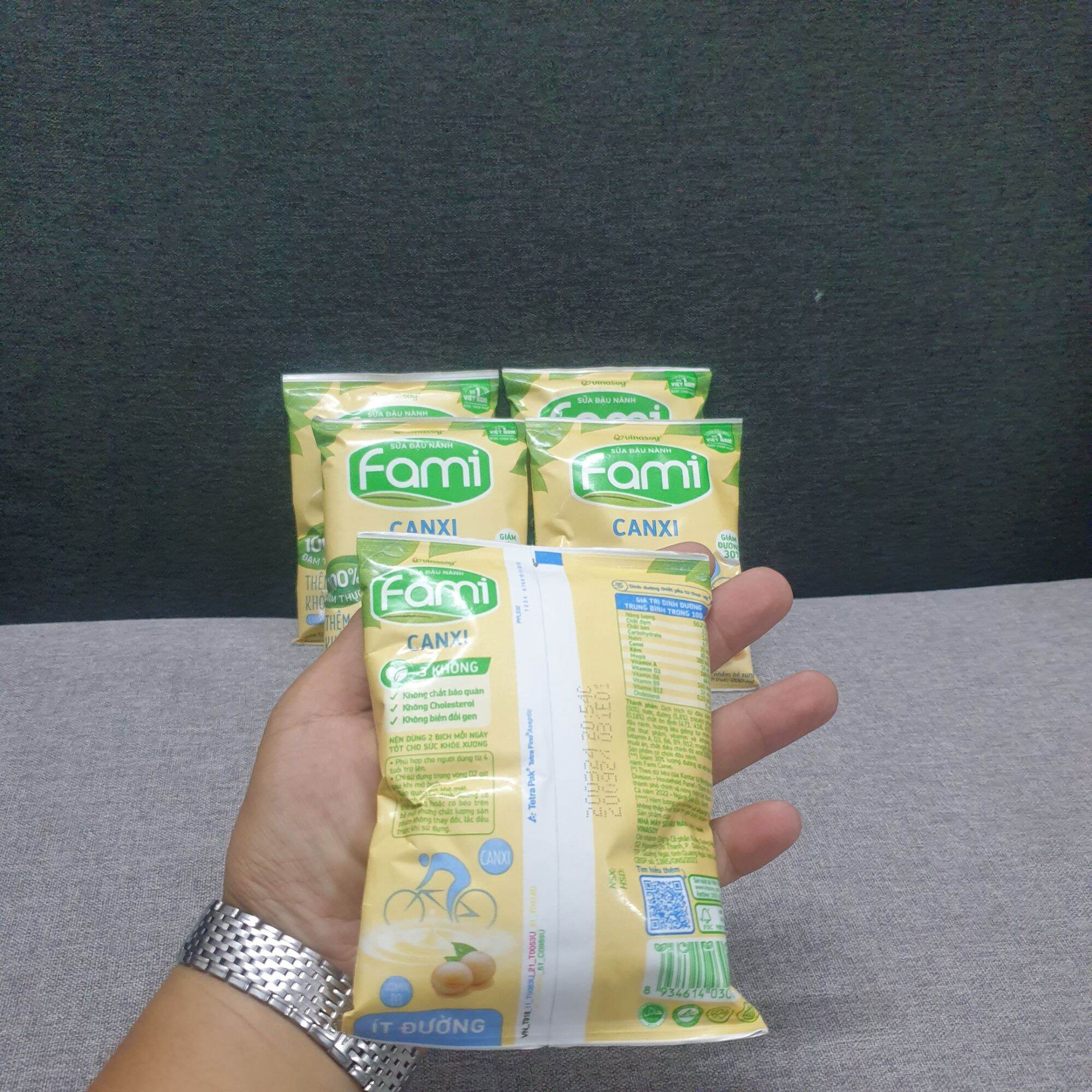 Sữa đậu nành Fami Canxi bịch 200ml (Combo 5 bịch) siêu rẻ