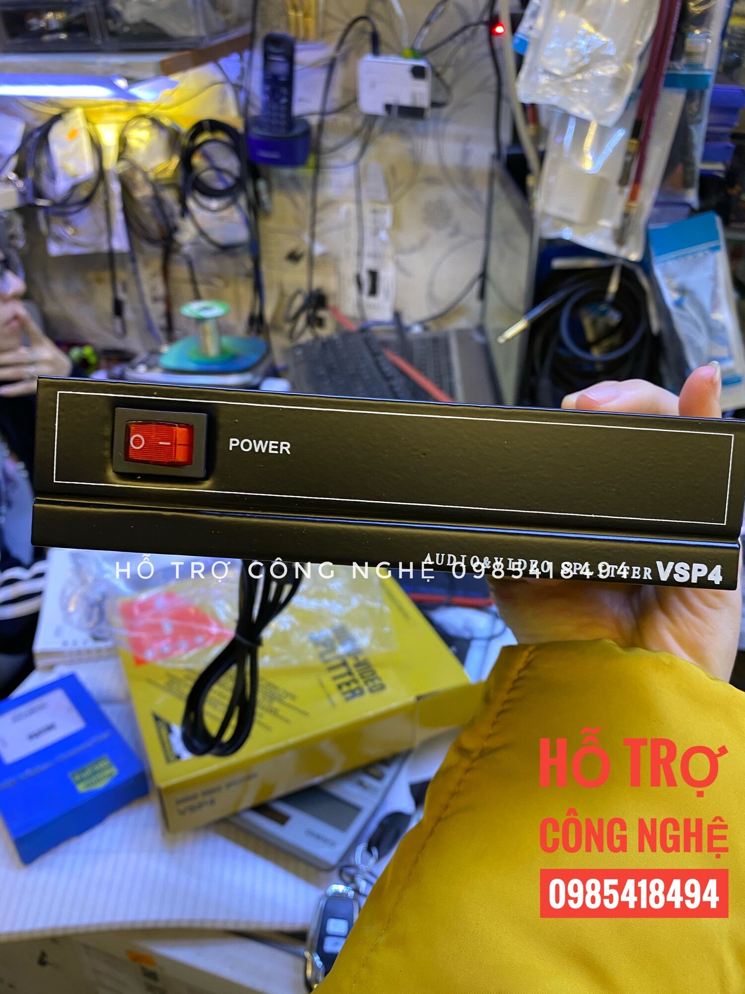 Bộ chia tín hiệu av ( hoa sen) 1 vào 4 đường ra