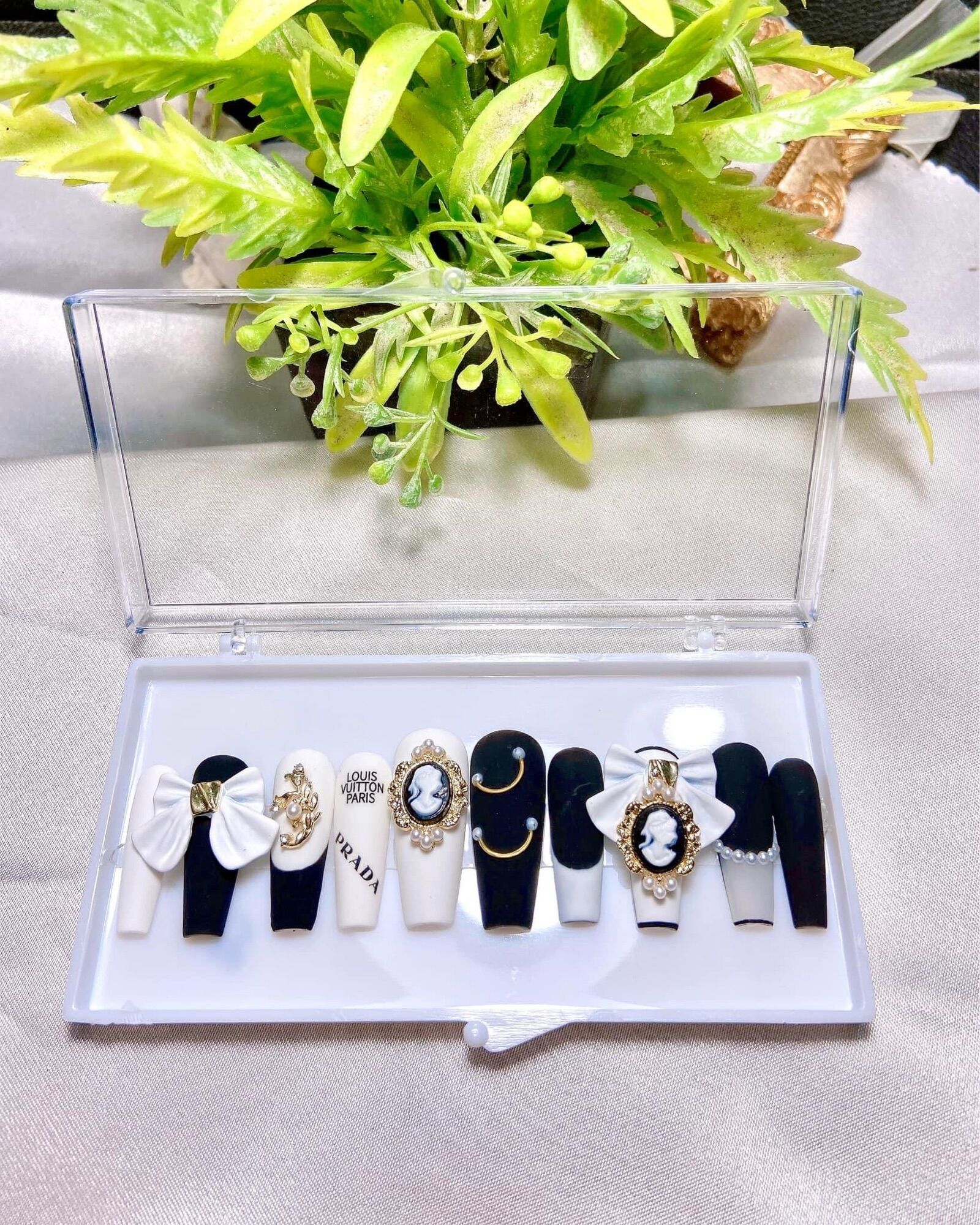 Nailbox mẫu charm nơ