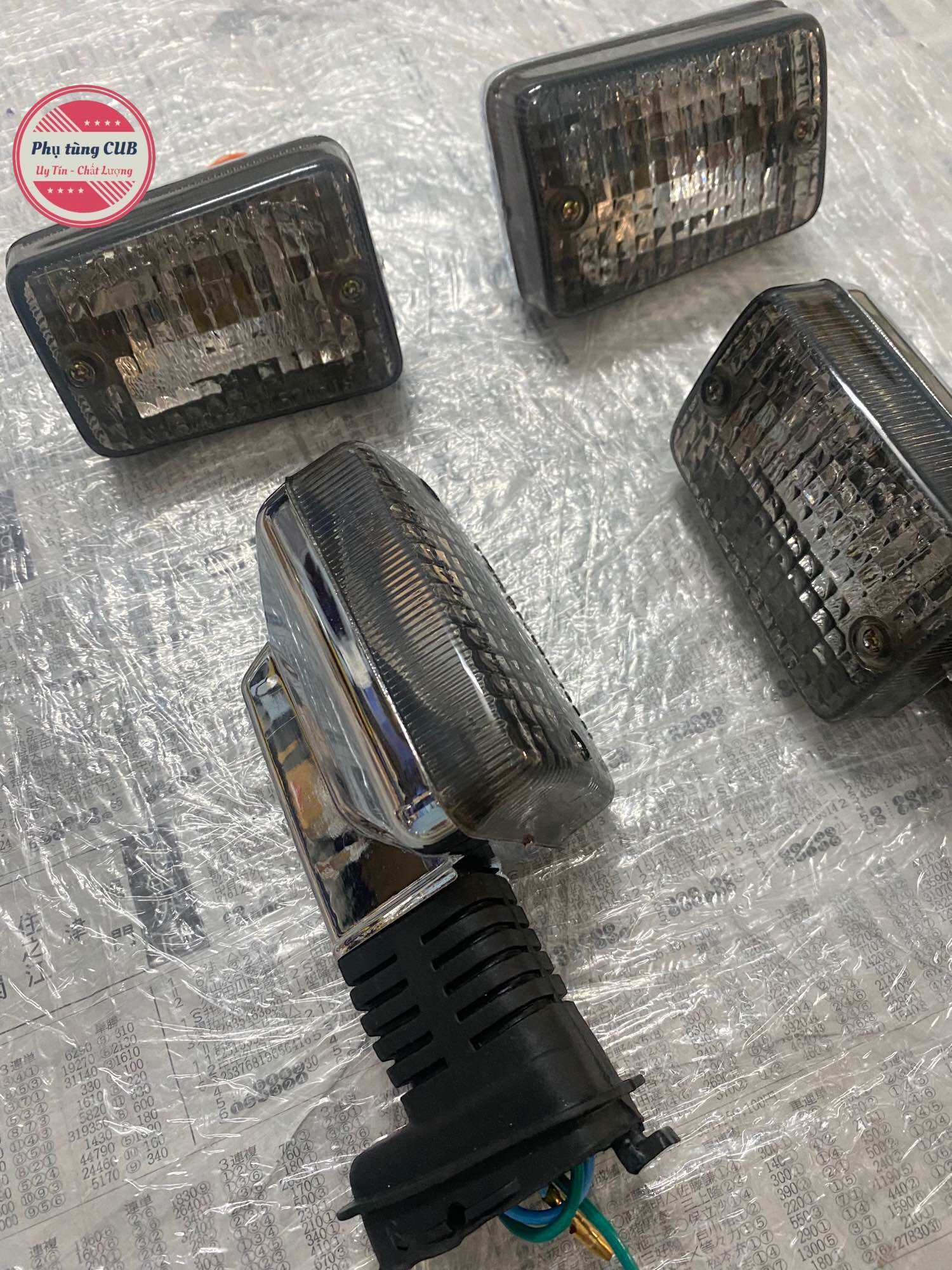 Xi nhan xe cub 82-84-DD màu khói